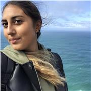 Studentessa di lingue dà ripetizioni